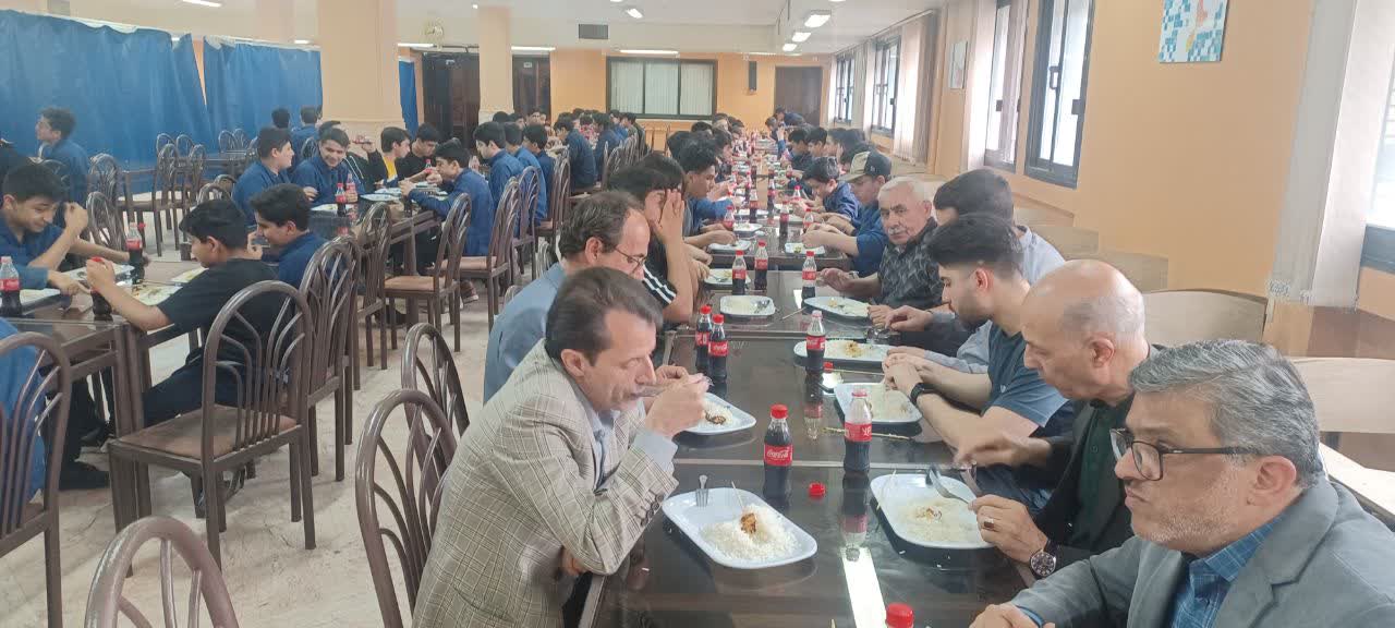 بازدید از دانشگاه سجاد و ضیافت ناهار توسط دانشآموزان مجتمع آموزشی اندیشه سجاد