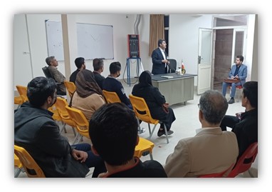 برگزاری جلسات آموزش خانواده توسط آقای دکتر مومنی در مجتمع اندیشه سجاد