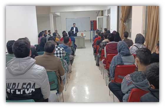 برگزاری جلسات مشاوره تحصیلی توسط آقای دکتر مومنی در مجتمع اندیشه سجاد